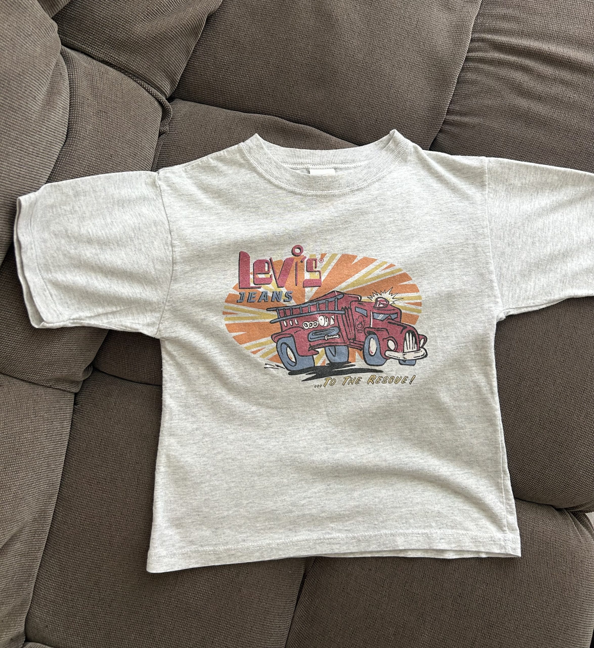Levis crewneck shirt