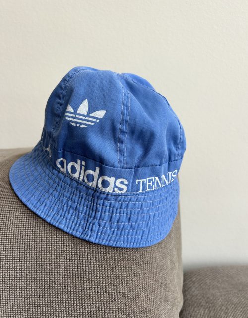 Adidas tennisclub hat